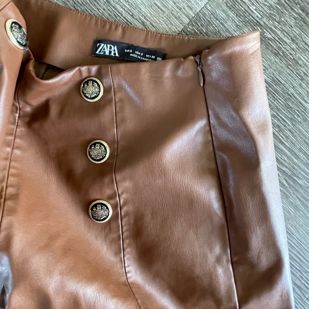 Zara High Waist Brown Shorts with Button Accents - Picture 6 of 7